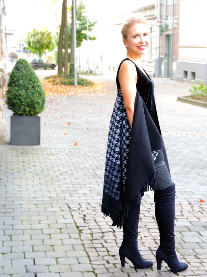 Cape and Overknees houndstooth for fall 2014 black fashionblog streestyle sexy