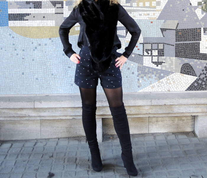 Outfit Black Fashionblog Overknees, Hotpants and Fake Fur