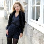 Outfit Black Fashionblog Overknees, Hotpants and Fake Fur