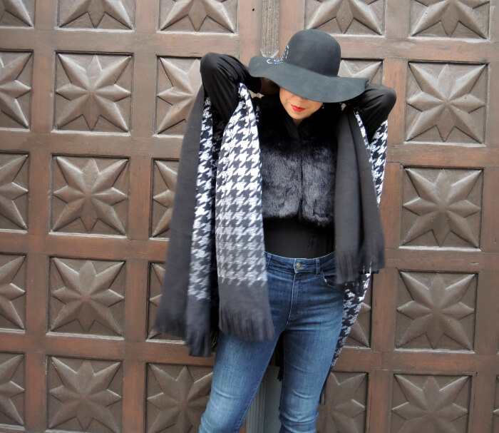 Winter Outfit Hat and Cape Fashionblog Modeblog Streetstyle Lookbook Look Trend