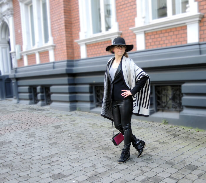 Outfit: Leather Pants, Michael Kors, Cape, Floppy Hat, Streetstyle, Fashionblog, Kationette