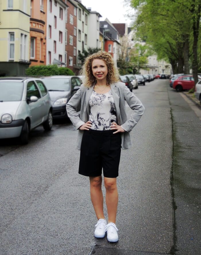 Outfit: White Sneakers And Marbled Shirt, Fashionblog, Kationette, Modeblog, Nike
