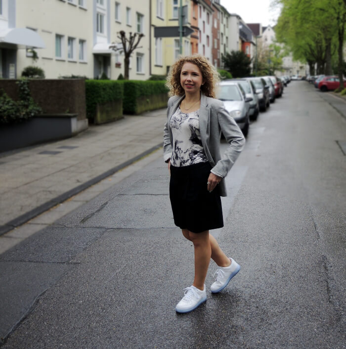 Outfit: White Sneakers And Marbled Shirt, Fashionblog, Kationette, Modeblog, Nike, Streetstyle