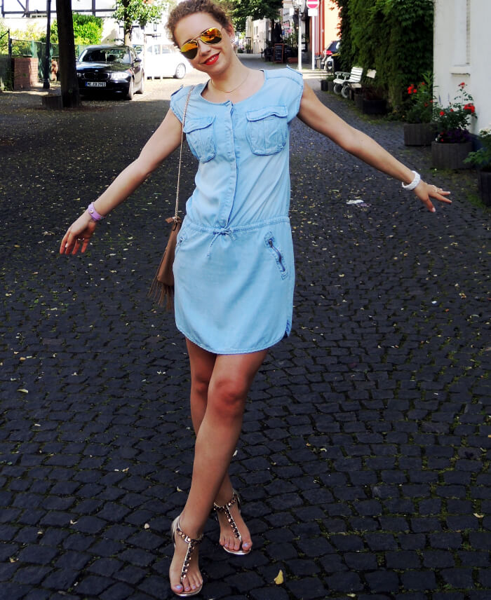 Outfit: Light Blue Jeans Dress and Mirrored Sunnies, Kationette, Fashionblog, Modeblog, Style, Streetstyle, Summer 2015