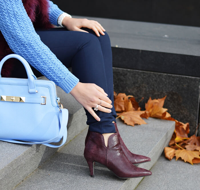 Outfit: Burgundy Feather Vest and Booties with light Blue Fashion, Kationette, Fashionblog, Modeblog, Streetstyle