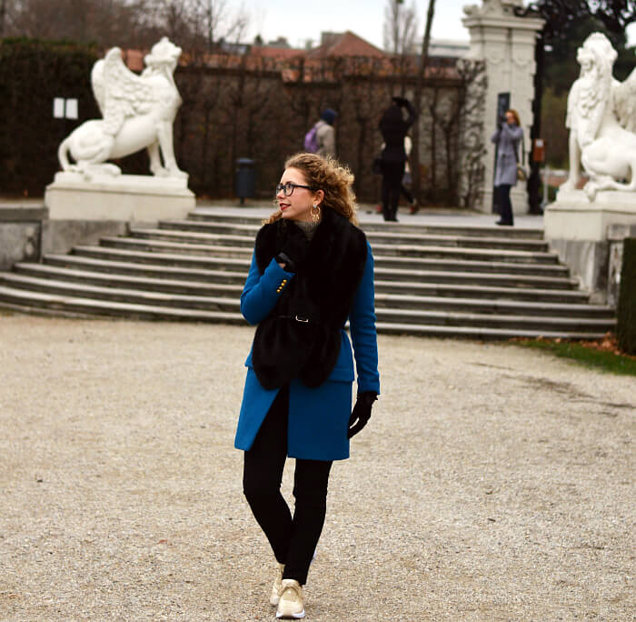 Outfit: Petrol Wool Coat and Fake Fur at Schloss Belvedere, Kationette, Fashionblog, Modeblog, Streetstyle
