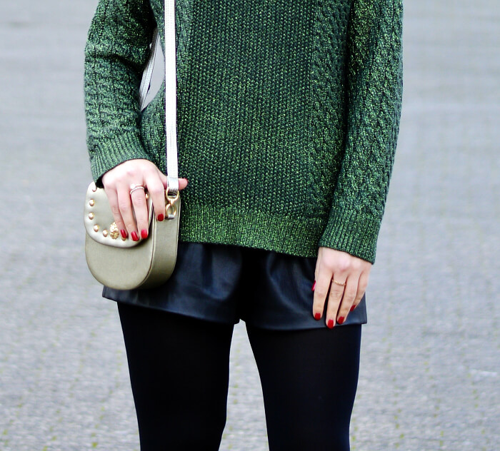 Outfit: After Christmas with green Glitter and Leather Shorts, Kationette, Fashionblog, Modeblog, Streetstyle