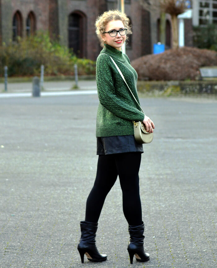 Outfit: After Christmas with green Glitter and Leather Shorts, Kationette, Fashionblog, Modeblog, Streetstyle