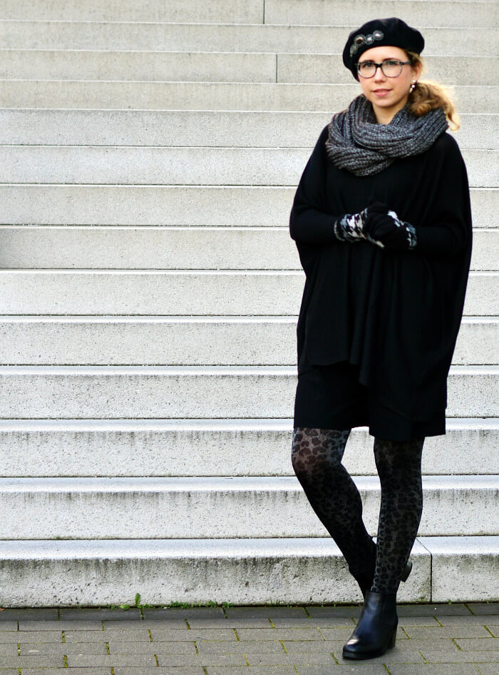 Outfit: Allblack with leo glitter tights, beret and houndstooth gloves, Kationette, Fashionblog, Modeblog, Streetstyle