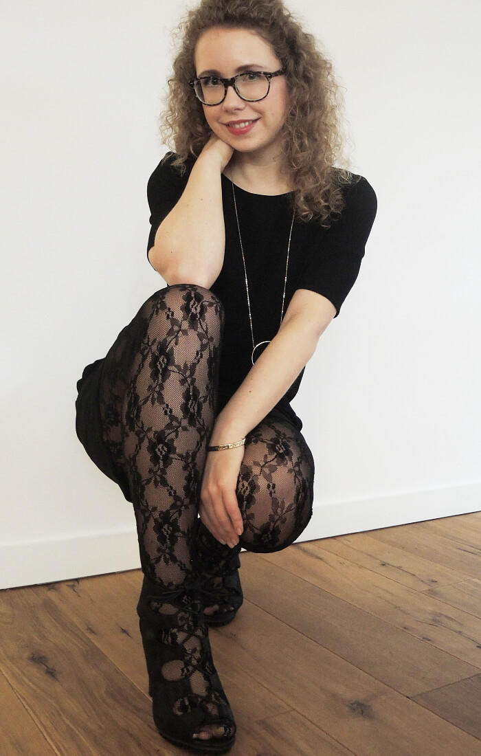 Outfit: Black Co-Ord, lace tights and lace-up sandals, Kationette, Fashionblog, Modeblog, ootn, lotn