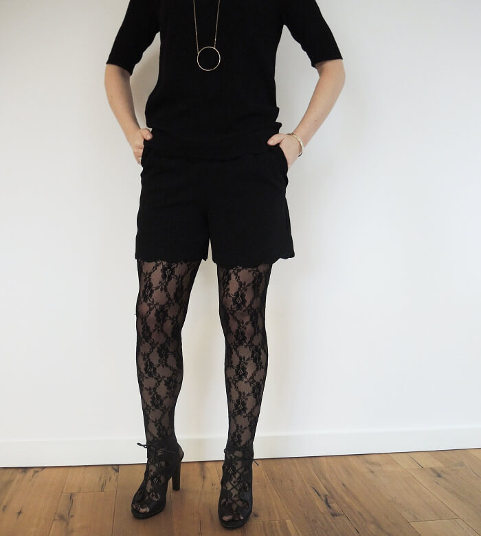 Outfit: Black Co-Ord, lace tights and lace-up sandals, Kationette, Fashionblog, Modeblog, ootn, lotn