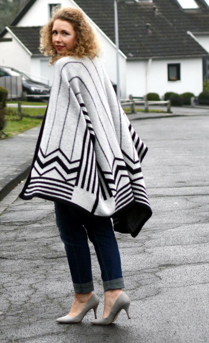 Outfit: Casual with Poncho, Pumps and Boyfriend Jeans, Kationette, Fashionblog, Modeblog, Streetstyle