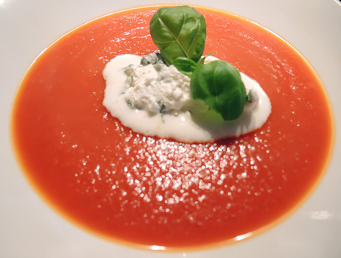 Recipe: Tomato Soup with Basil Cream, Foodporn, Kationette, Foodblogger, Lifestyle, Rezept, Food