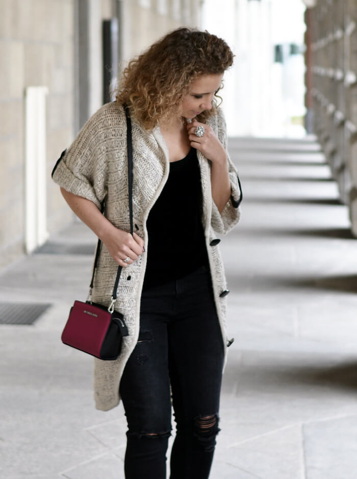 Outfit: Ripped Jeans meet Lace-up Heels, Velvet and Knit, Kationette, Streetstyle, Fashionblog