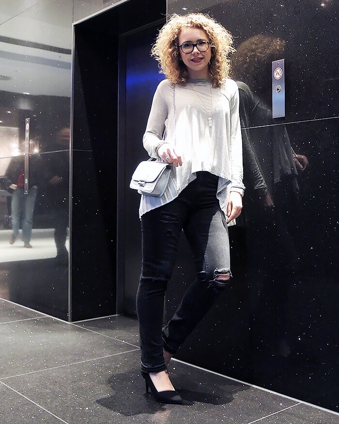 Outfit: Ripped Jeans and Pepe Jeans Shirt in the Lobby of the Radisson Blu Hamburg