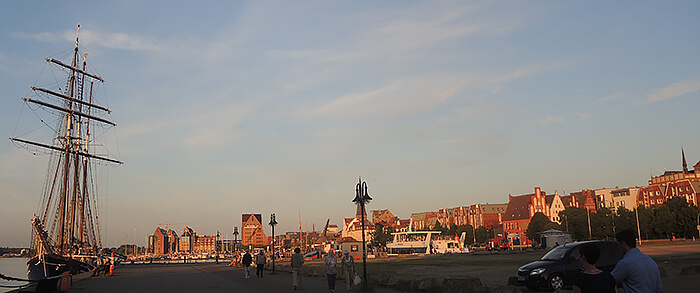Travel: Dinner Event at Kationette-Travelblog-Radisson-Blu-Rostock-sunset-city-harbor-romance