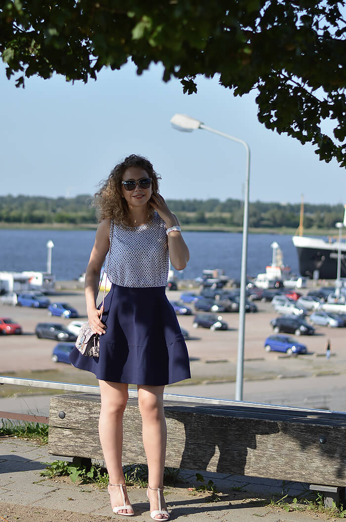 Outfit: With Flared Skirt and Hearty Top in Rostock