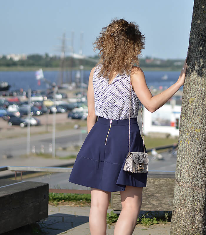 Outfit: With Flared Skirt and Hearty Top in Rostock