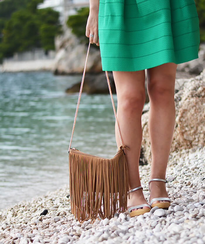 Kationette-fashionblog-Outfit-green-flared-skirt-palm-top-in-brela-croatia
