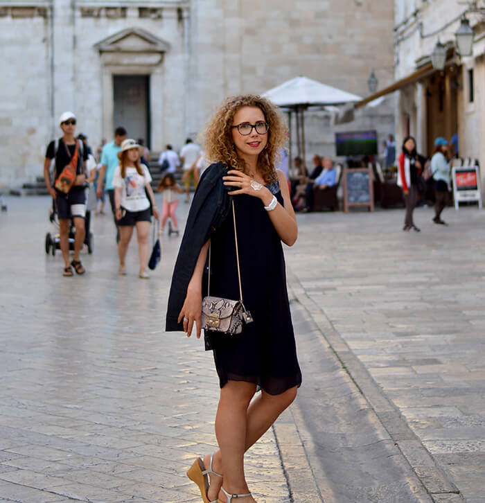 Kationette-Fashionblog-Outfit-Blue-Silk-Dress-Furla-Metropolis-Dubrovnik-old-town