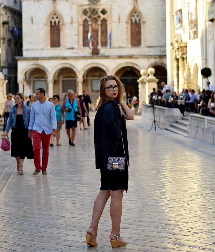 Kationette-Fashionblog-Outfit-Blue-Silk-Dress-Furla-Metropolis-Dubrovnik-old-town