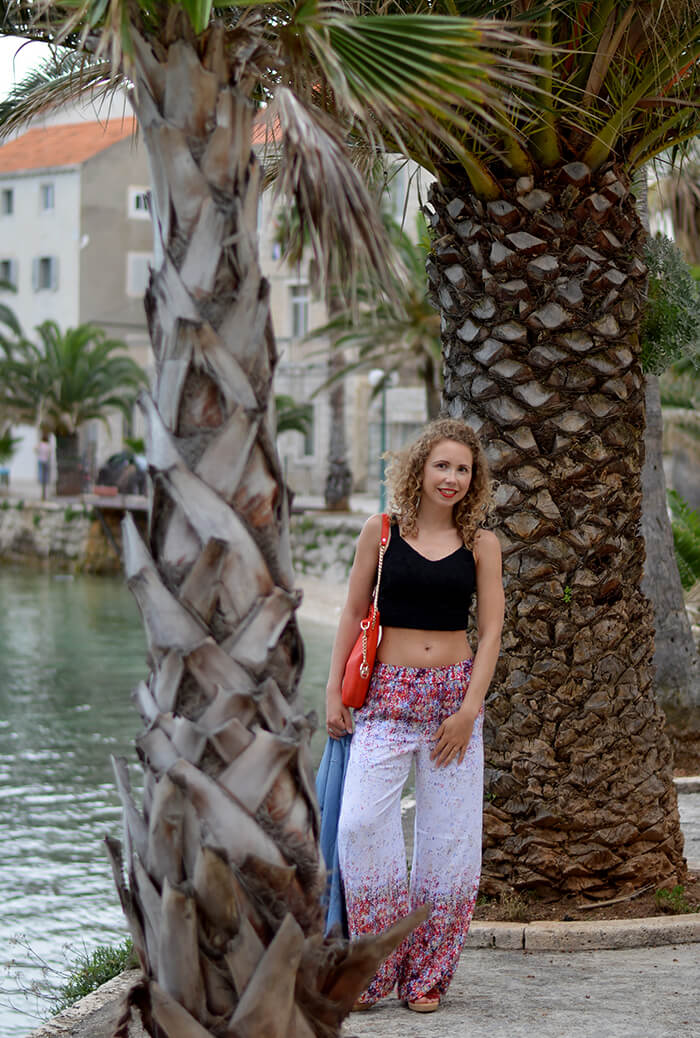 kationette-fashionblogOutfit-Palazzo-Pants-Bustier-Top-Denim-Michael-Kors-croatia-korcula-curls