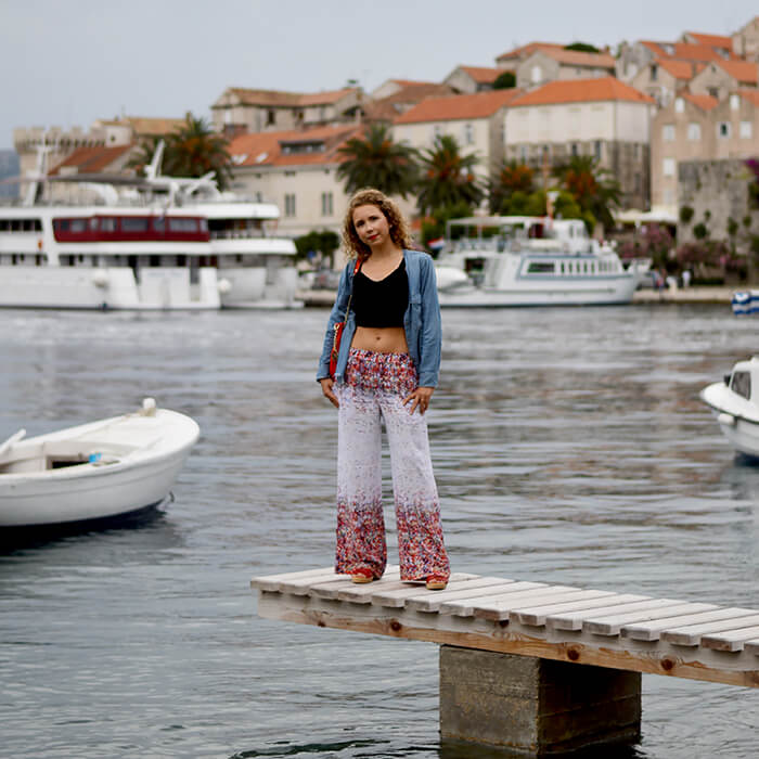 kationette-fashionblogOutfit-Palazzo-Pants-Bustier-Top-Denim-Michael-Kors-croatia-korcula-curls