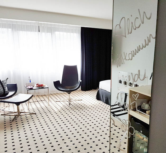 kationette-radissonblu-scandinavia-hotel-duesseldorf-cocktailparty-hotelroom-girlsnight-travelblig-lifestyleblog