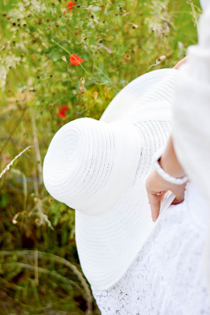 Allwhite Raffaello moment with loevenich straw hat