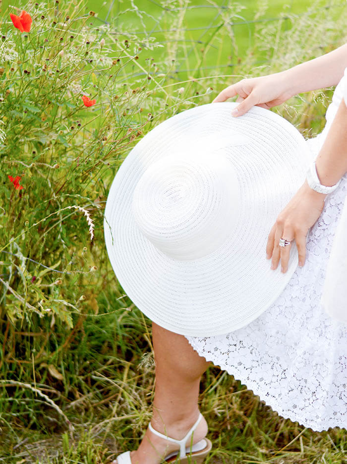 Allwhite Raffaello moment with loevenich straw hat