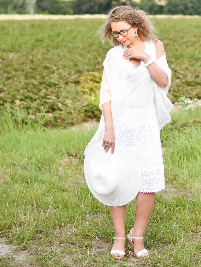 Allwhite Raffaello moment with loevenich straw hat