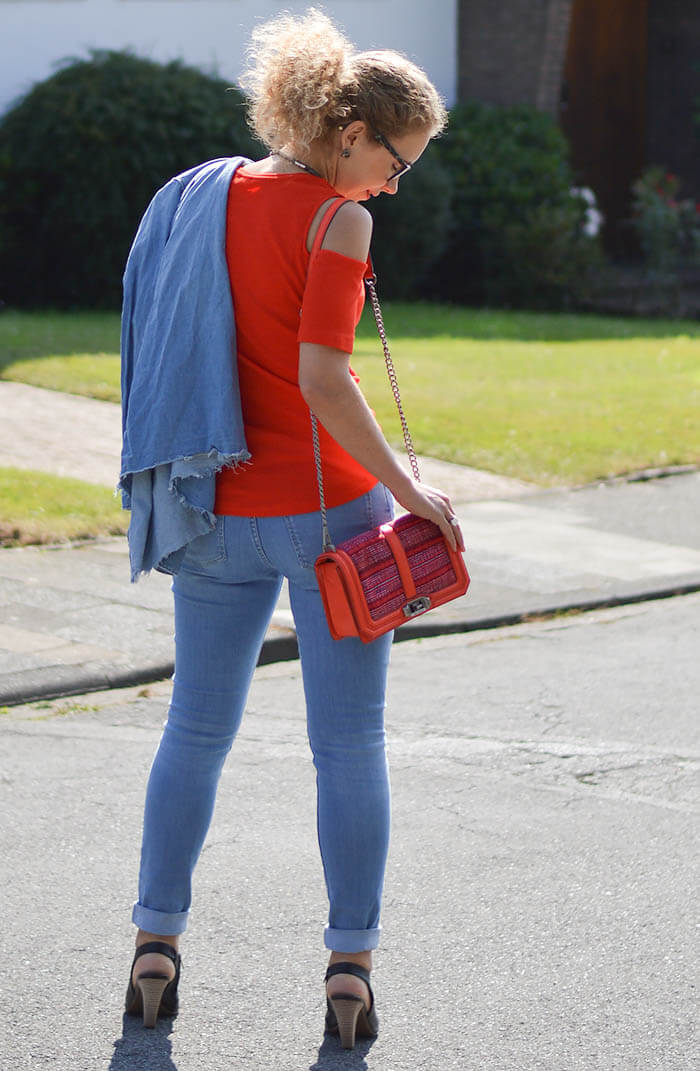 Outfit: I see red with Rebecca Minkoff Love Crossbody and H&M Cold-Shoulder Top