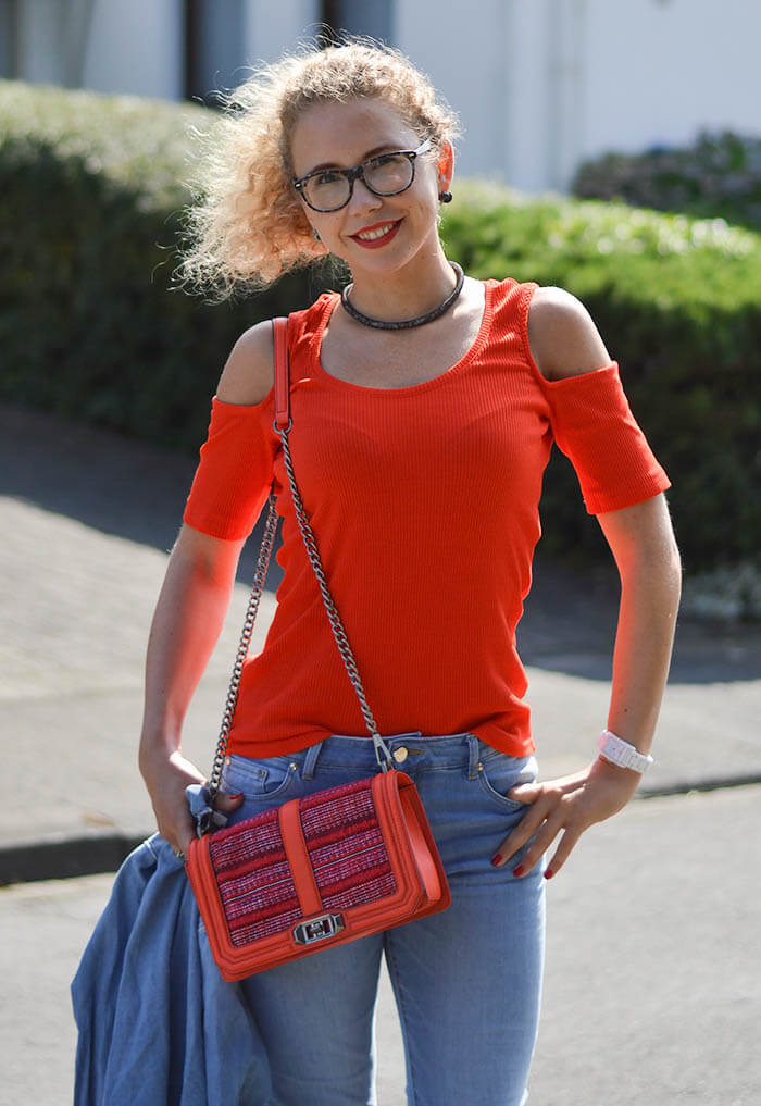 Outfit: I see red with Rebecca Minkoff Love Crossbody and H&M Cold-Shoulder Top