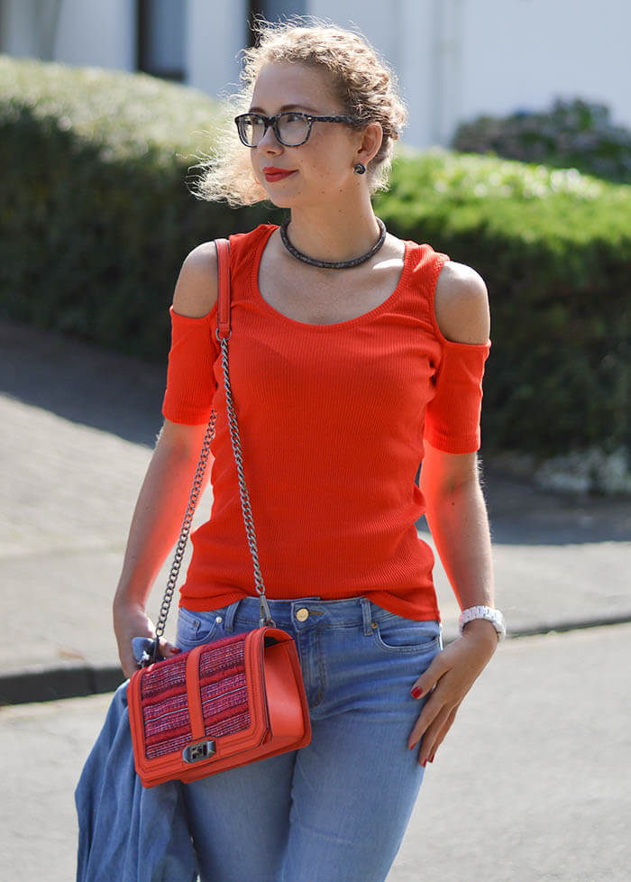 Outfit: I see red with Rebecca Minkoff Love Crossbody and H&M Cold-Shoulder Top