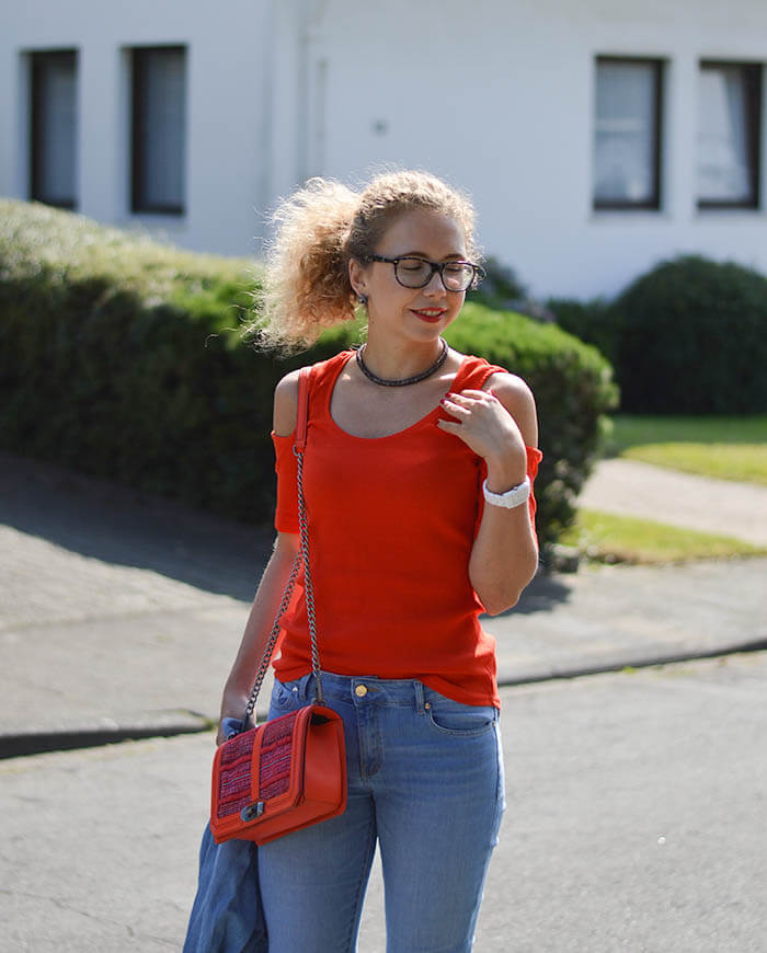 Outfit: I see red with Rebecca Minkoff Love Crossbody and H&M Cold-Shoulder Top