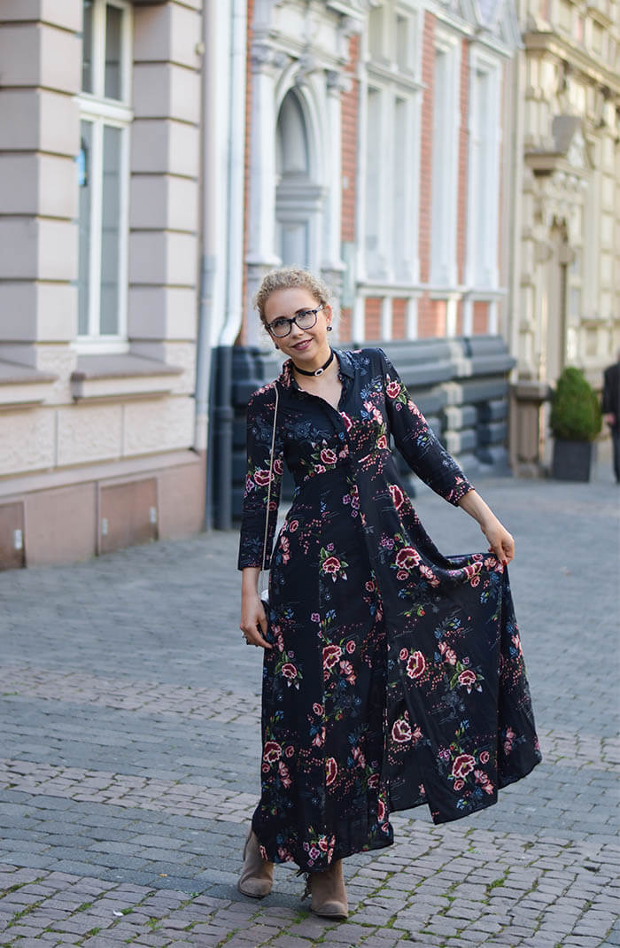 Outfit: floral maxi dress from zara, choker and Furla