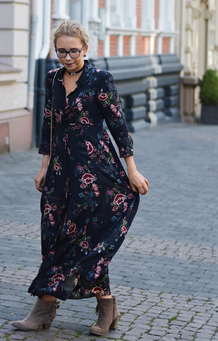 Outfit: floral maxi dress from zara, choker and Furla