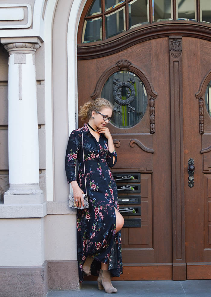 Outfit: floral maxi dress from zara, choker and Furla