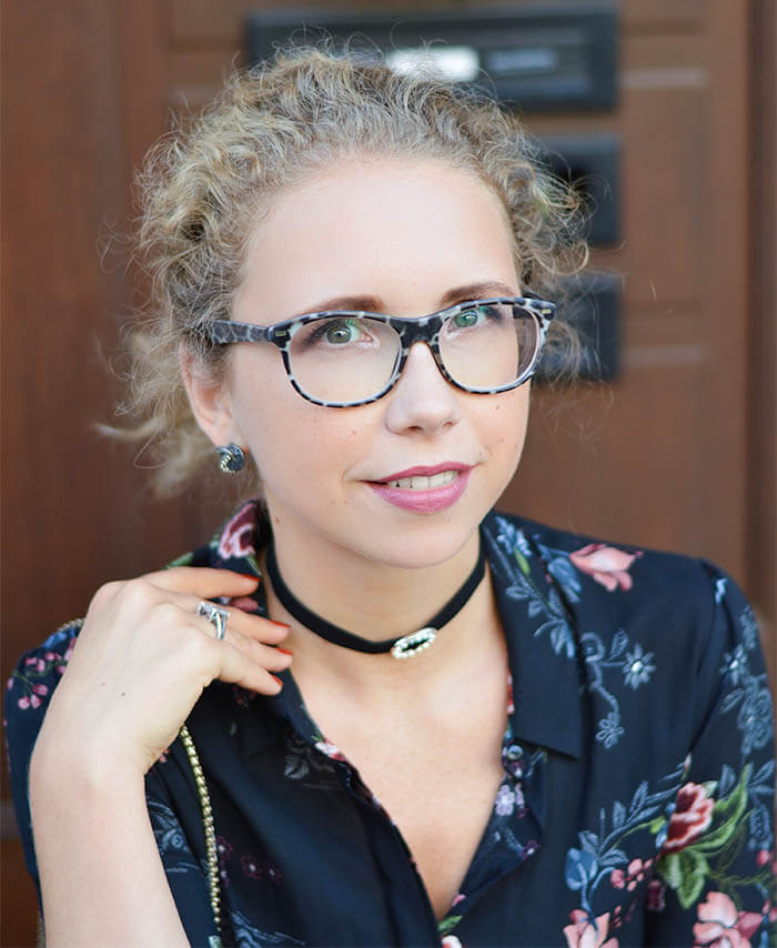 Outfit: floral maxi dress from zara, choker and Furla