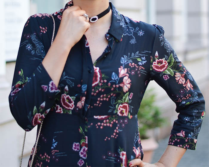 Outfit: floral maxi dress from zara, choker and Furla