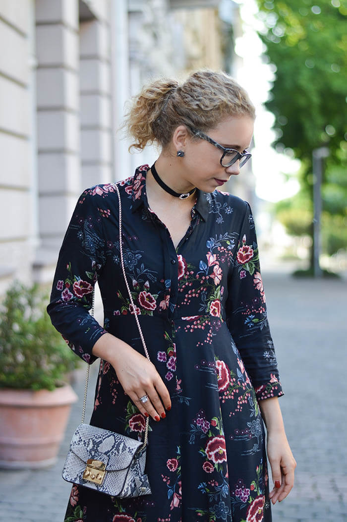 Outfit: floral maxi dress from zara, choker and Furla