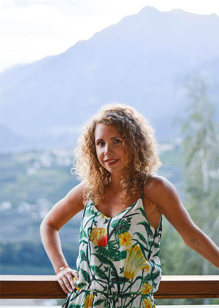 Kationette Fashionblog Outfit Tropic Jumpsuit Curls South Tyrol Hotel Hohenwart