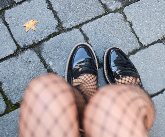 Outfit: Statement Sweater, Leather Shorts, Fishnet Stockings and Patent Loafer