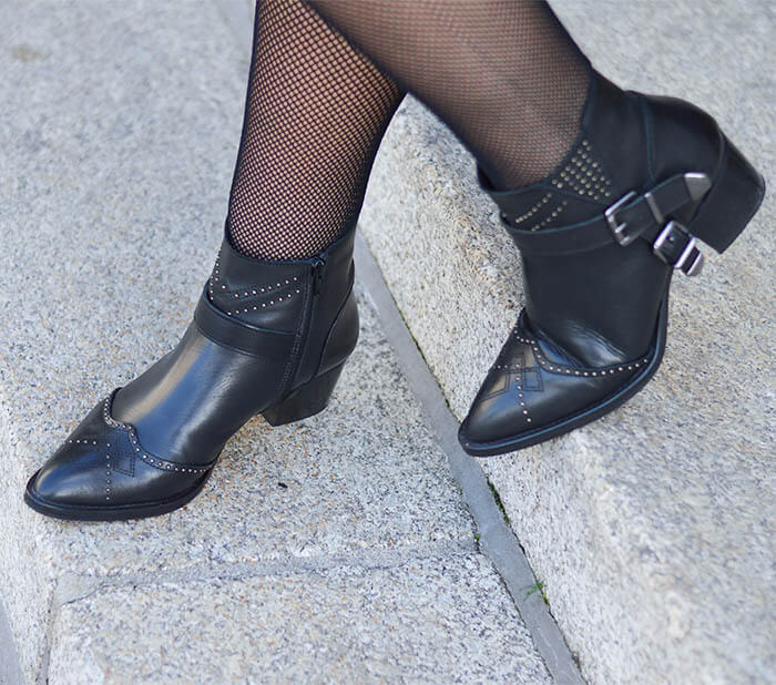 Outfit: Bow tie dress, fishnet stockings, furla and ankle booties