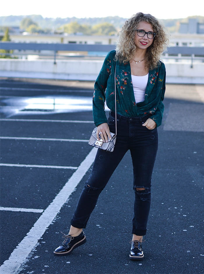 Outfit: Zara Body Blouse, Rippes Jeans, Furla & Patent Dandy Shoes