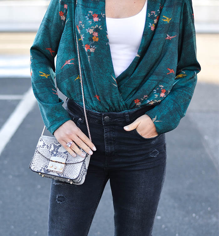 Outfit: Zara Body Blouse, Rippes Jeans, Furla & Patent Dandy Shoes