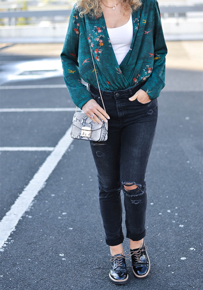 Outfit: Zara Body Blouse, Rippes Jeans, Furla & Patent Dandy Shoes