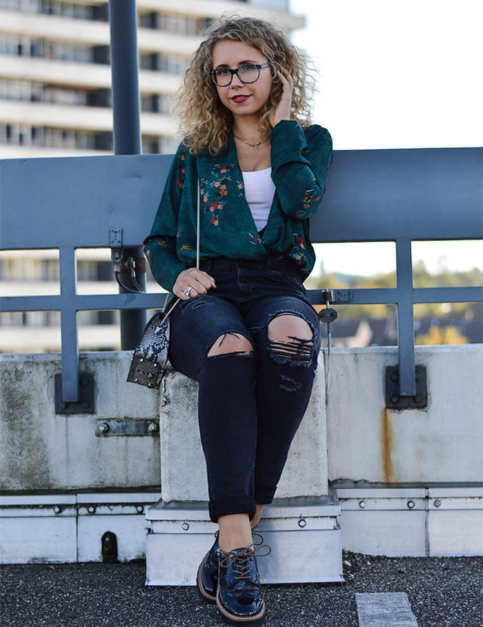 Outfit: Zara Body Blouse, Rippes Jeans, Furla & Patent Dandy Shoes