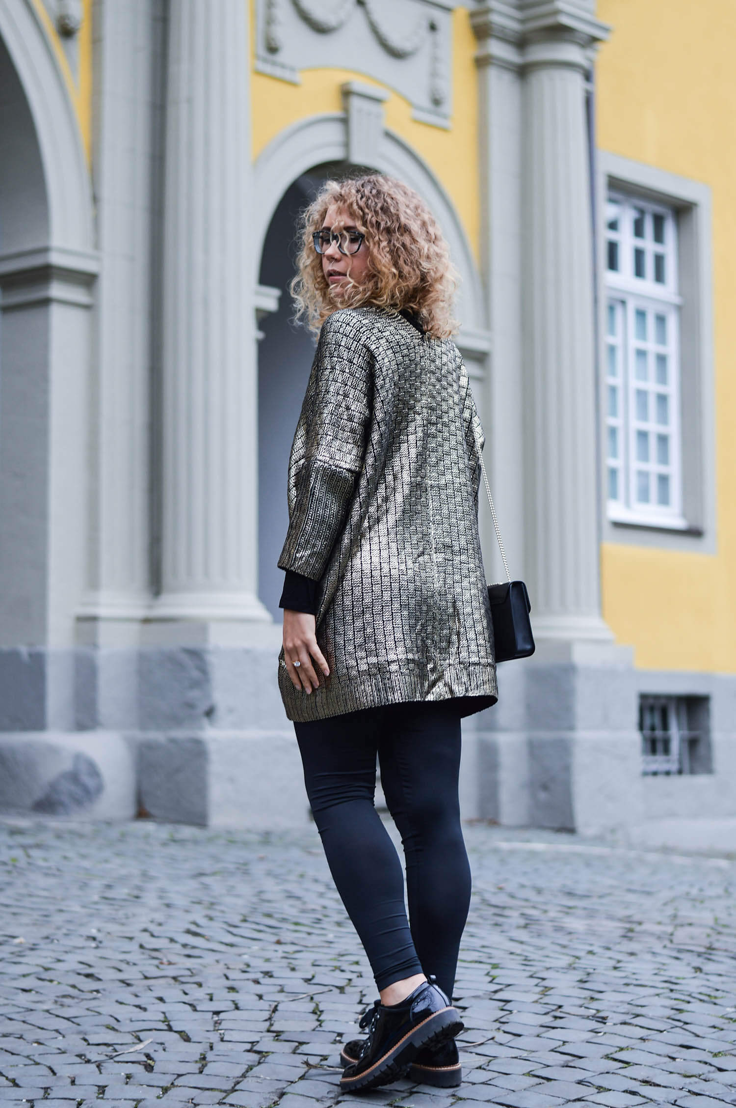 Outfit: Golden metallic knit and patent shoes in mountaineering look