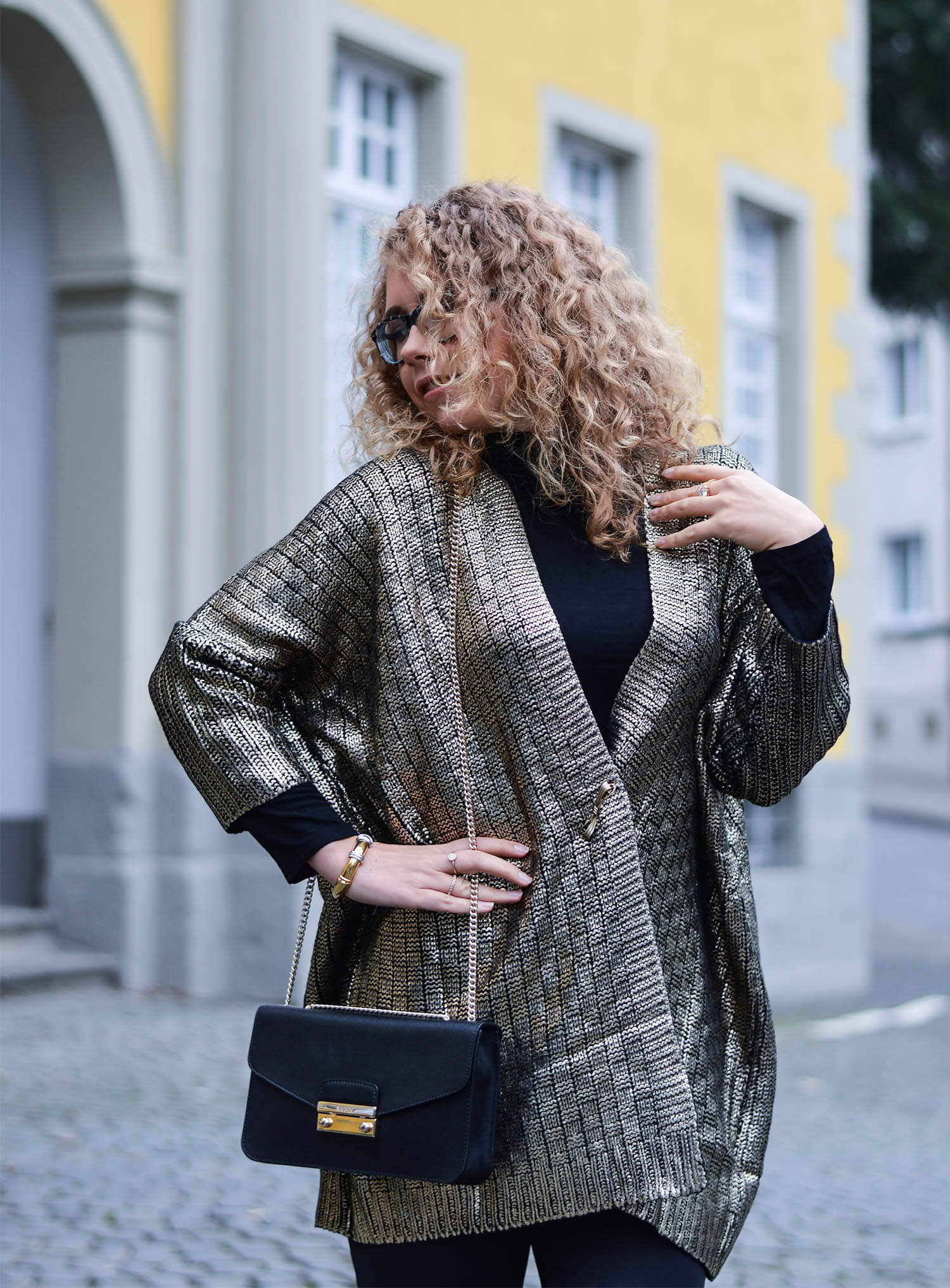 Outfit: Golden metallic knit and patent shoes in mountaineering look
